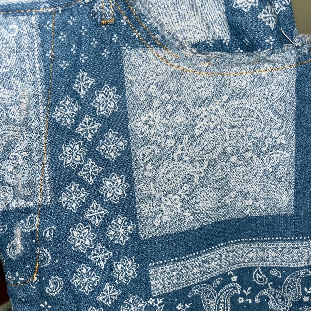 Pol Nwot Paisley Patchwork Distressed Denim Size … - image 4